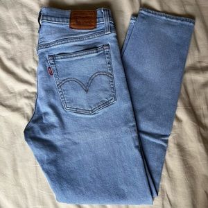 LEVI'S PREMIUM WEDGIE JEANS